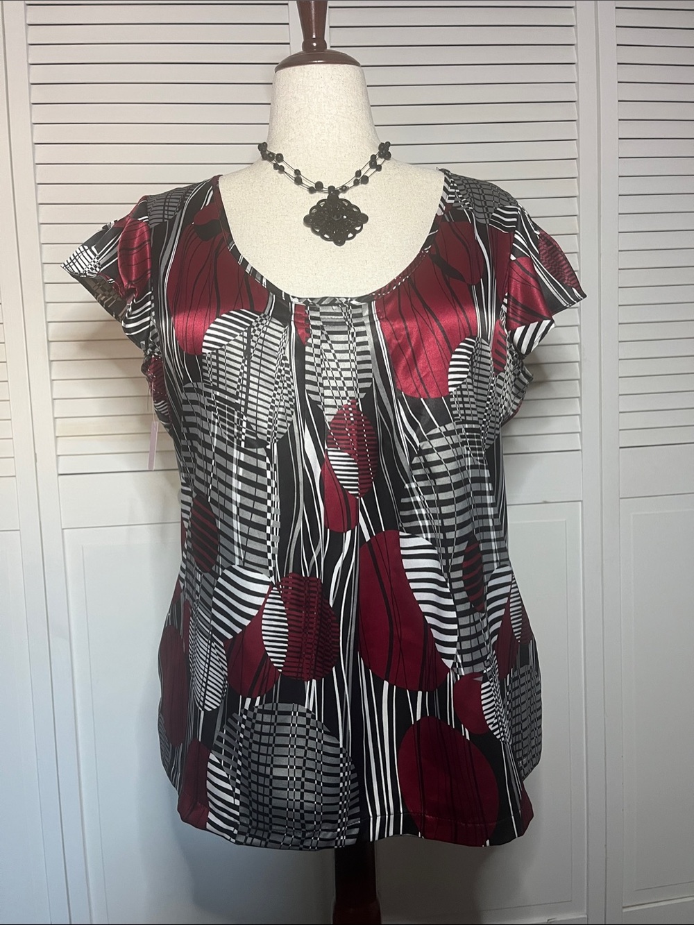 Apt. 9 Burgundy, Black & White Printed Short Sleeve Top